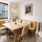 Luxury Kirchberg Σαλέ *